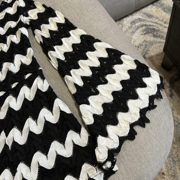 Black & White Wavy Striped Mesh Romper - Picture 12 of 15